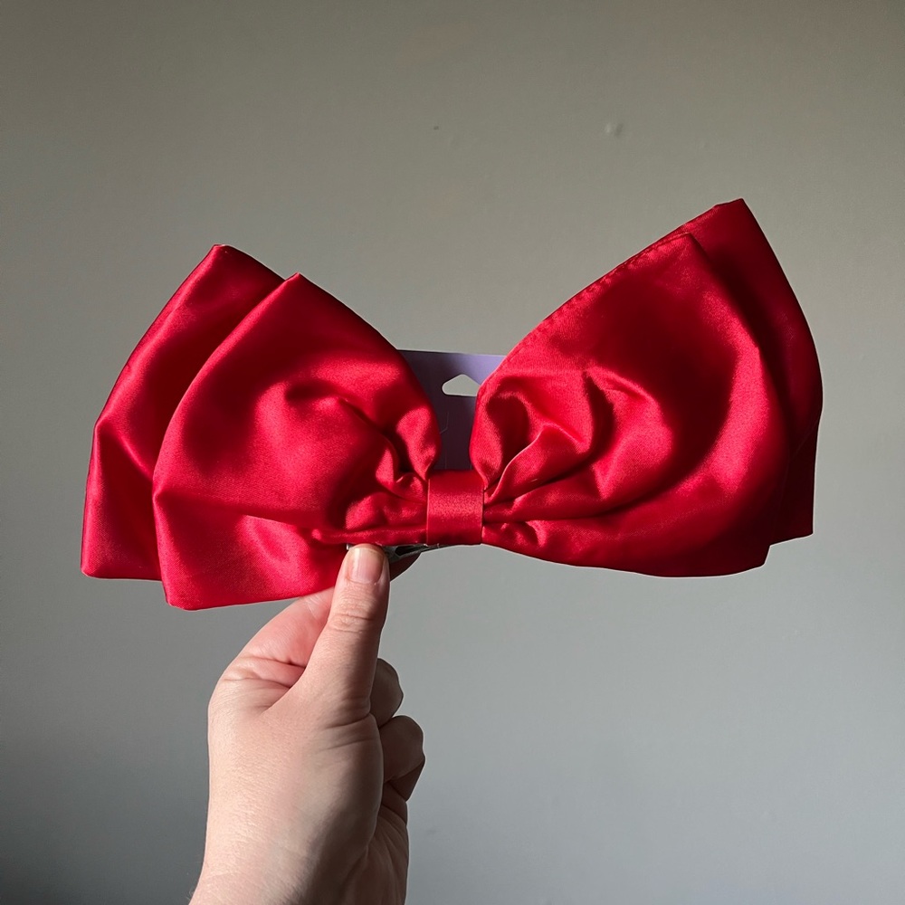 NWT oversized red hair bow